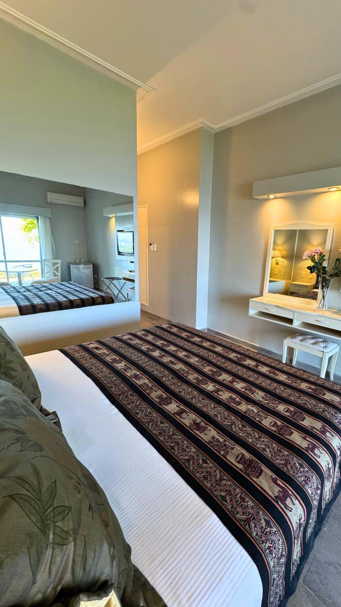 Marina Del Faro Hotel 4*