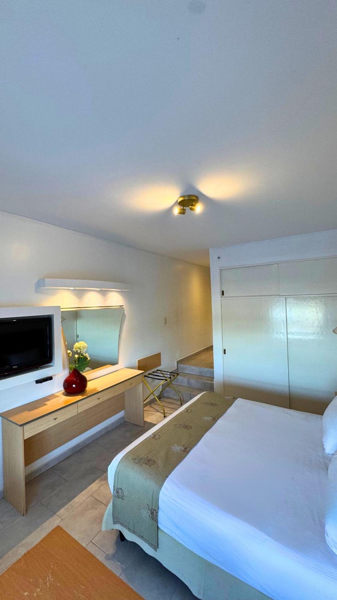 Hotel Marina Del Faro 4*